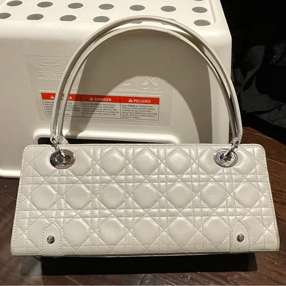 Dior Cream Quilted Shoulder Bag - Picture 3 of 9